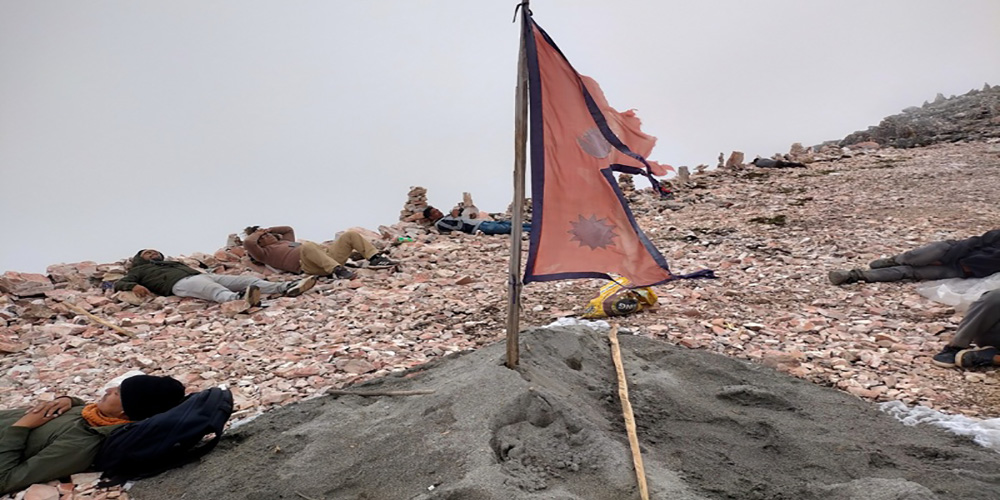 एक रुपैयाँको नोटसँगै हरायो चंखेली हिमालको चर्चा