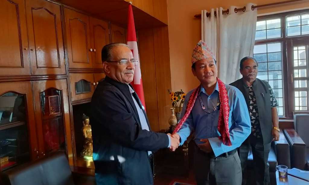 हर्क साम्पाङले भेटे माओवादी अध्यक्ष प्रचण्डलाई
