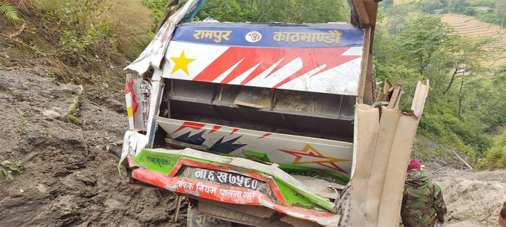 पाल्पाबाट मनकामना गइरहेकाे बस दुर्घटना, ५ जनाकाे मृत्यु