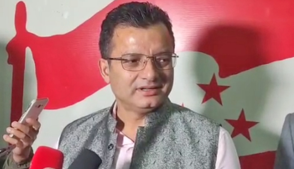 चितवन ३ बाट बागी उम्मेदवार बनेका दिनेश कोइरालालाई माछा चुनाव चिह्न