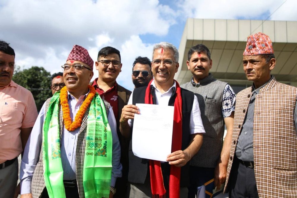 काठमाडौं १ मा रवीन्द्र मिश्रकाे उम्मेदवारी दर्ता