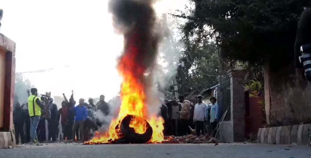 बस्ती हटाउन महानगर टाेली पुगेपछि थापाथलीकाे सुकुम्बासी बस्तीमा तनाव