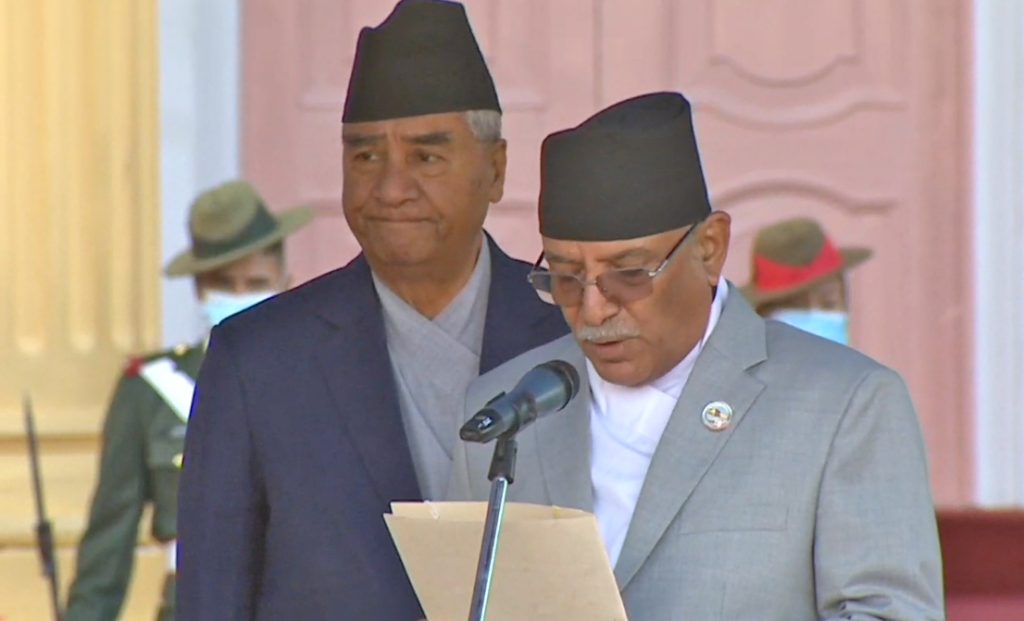 प्रधानमन्त्री प्रचण्डले लिए पद तथा गोपनीयताको शपथ