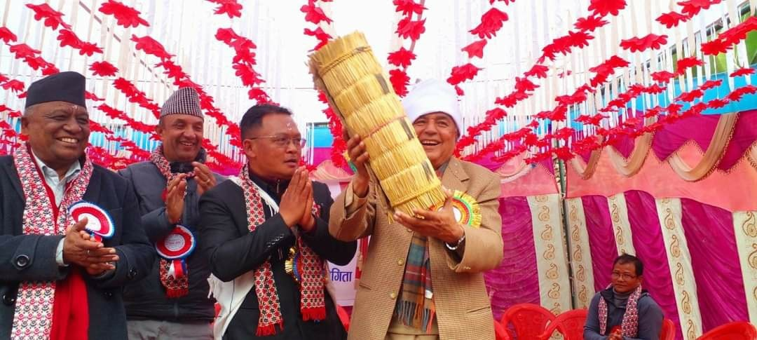 राष्ट्रपतिकाे कुर्सी गुमाएका रामचन्द्र पौडेलले पाए गुन्द्री उपहार