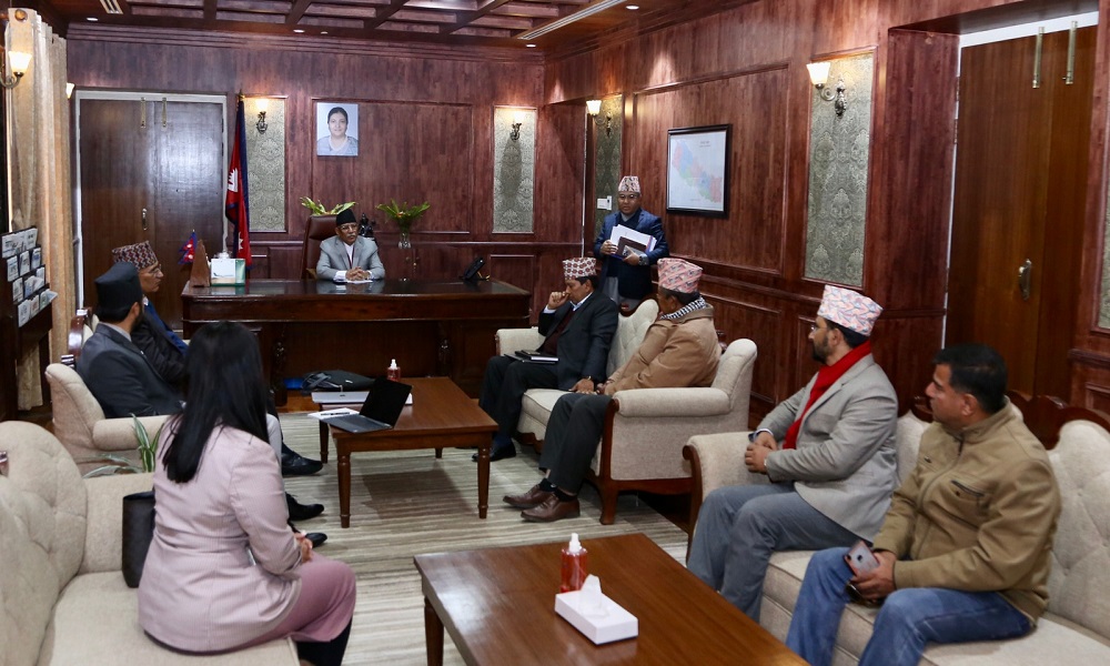 कम्बोडियामा निधन भएका निराकारका बुबासँग प्रधानमन्त्रीको भेट, सहयोग गर्ने प्रतिबद्धता