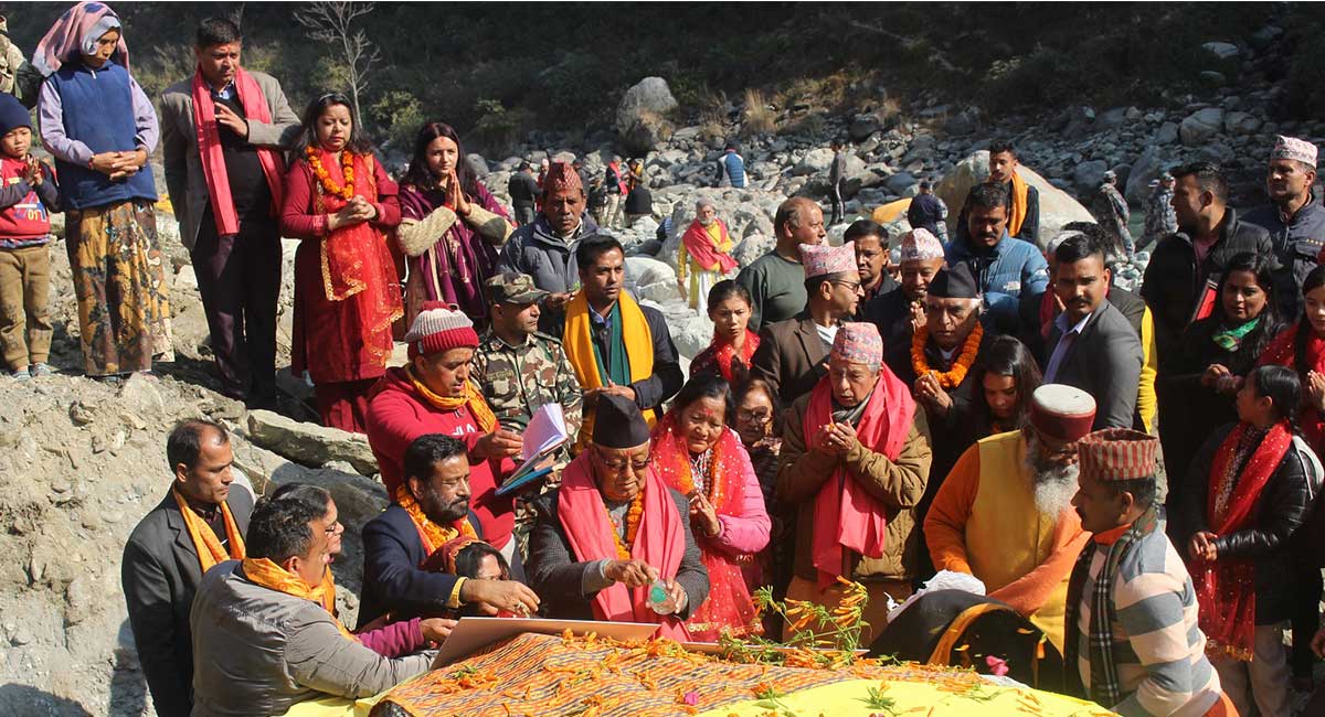 अयोध्या लैजाने शीला उत्खननस्थलमा क्षमापूजा