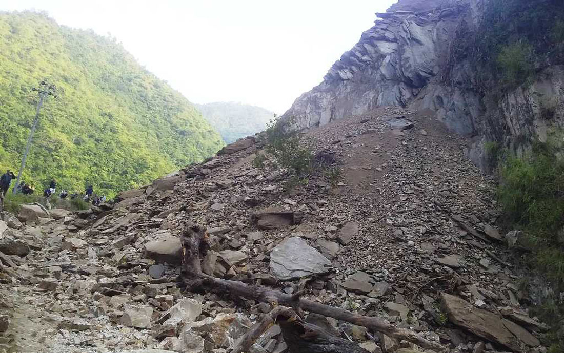 बागलुङको बरेङमा सुक्खा पहिरोमा पुरिएर एक जनाको मृत्यु