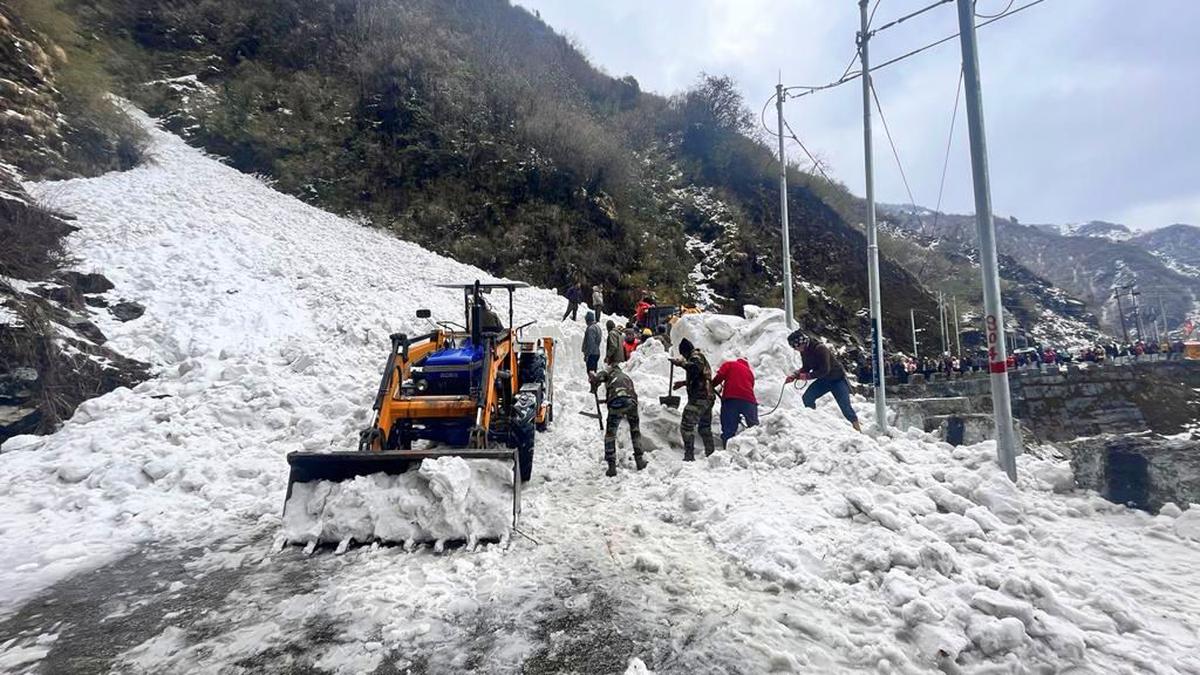सिक्किममा हिमपहिराे, तीन नेपालीसहित सात जनाकाे मृत्यु