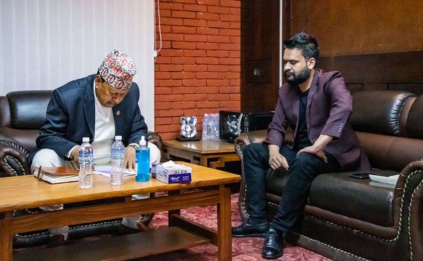 निःशुल्क उपचार नगर्ने ६८ अस्पताल विरुद्धको उजुरी लिएर मेयर बालेन पुगे स्वास्थ्य मन्त्रालय