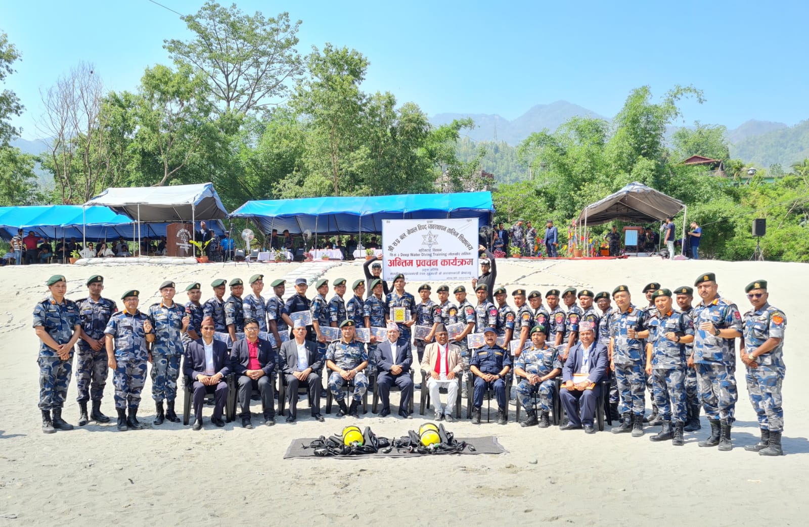 नेपालमा आफ्नै गोताखोर, उपप्रधानमन्त्री श्रेष्ठले दिए तालिम प्रमाणपत्र