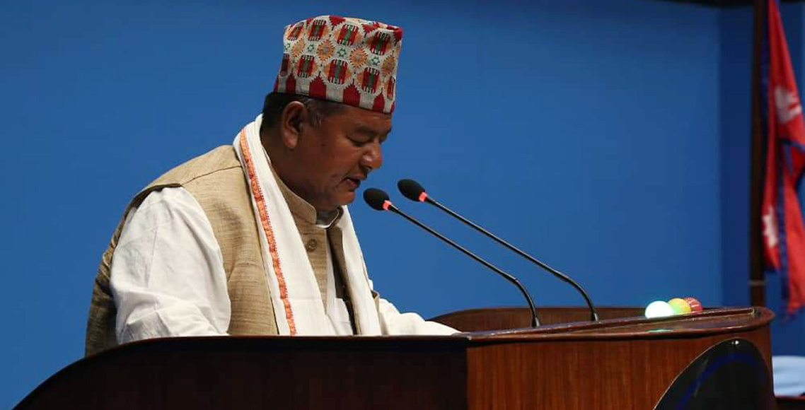 बजेटको विरोधमा संसद्को रोष्ट्रममै मौनधारण (भिडिओसहित)