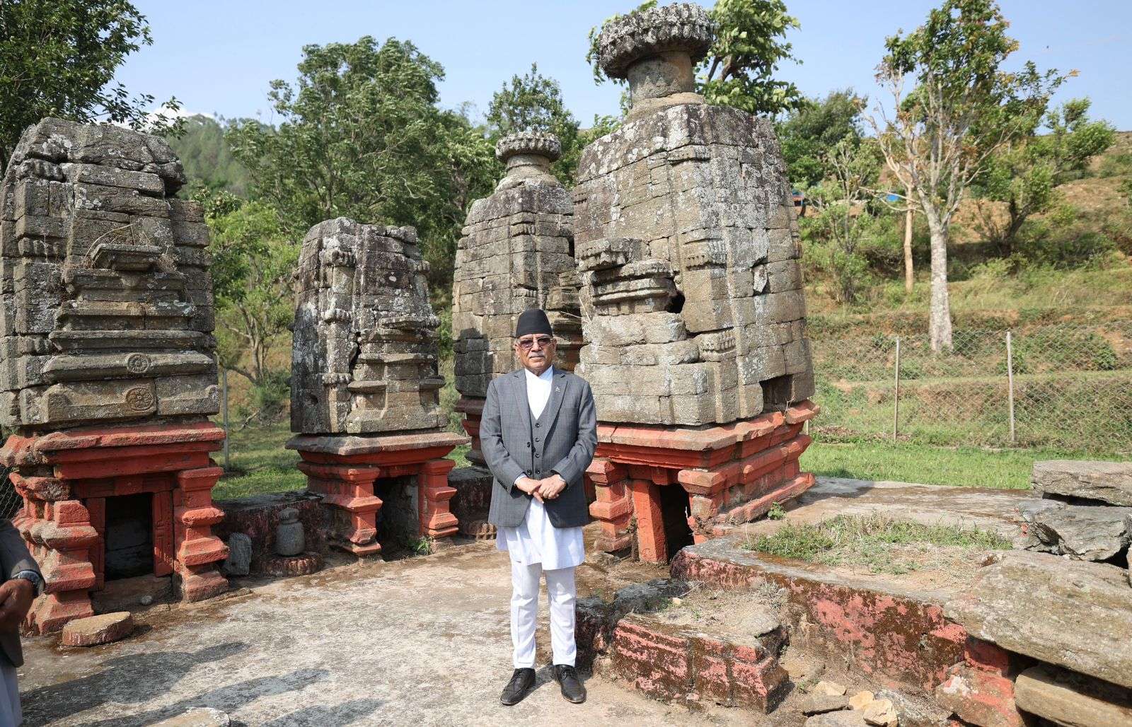 प्रधानमन्त्रीद्वारा ग्यास उत्खनन् क्षेत्रको निरीक्षण