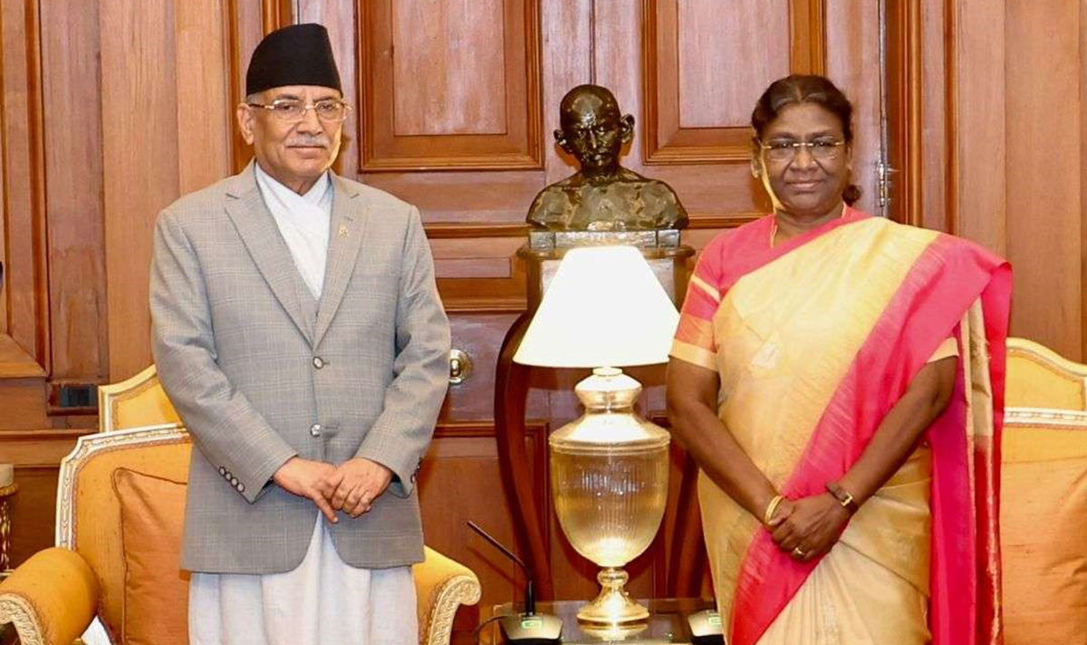 भारत भ्रमणमा रहेका प्रधानमन्त्री प्रचण्ड र भारतीय राष्ट्रपतिबीच भेटवार्ता