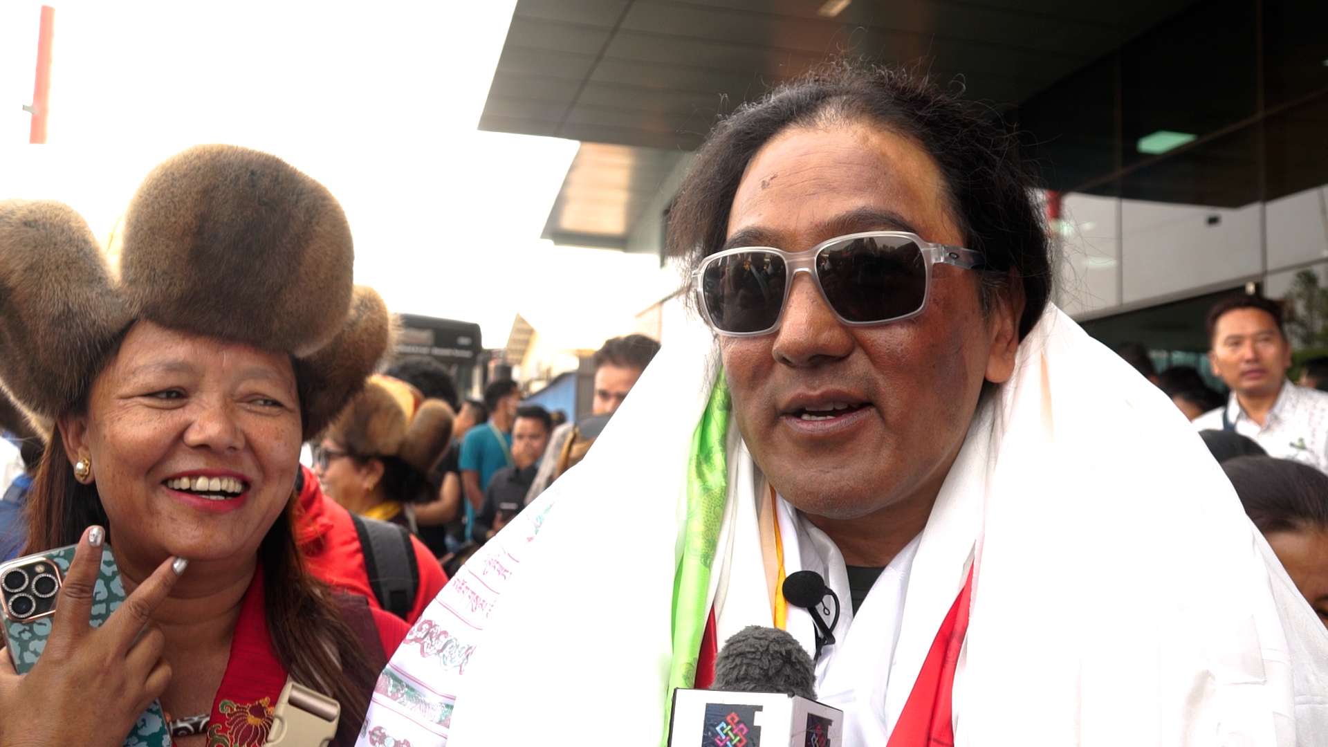 हिमाल संरक्षणको सन्देश फैलाउँदै सगरमाथा चढेर फर्किए डिजे तेन्जिङ