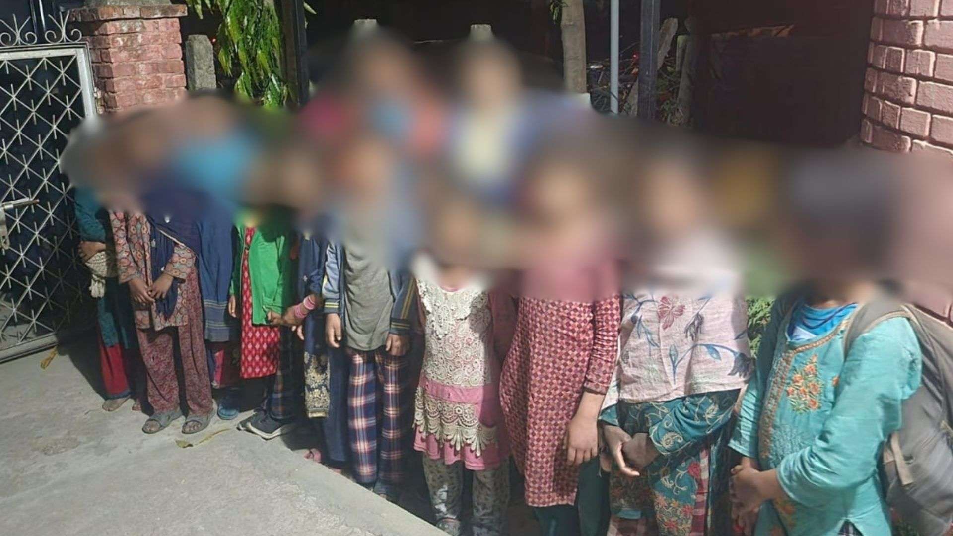 मानव तस्करीको आशंकामा २८ बालबालिका सुर्खेत प्रहरीको नियन्त्रमा