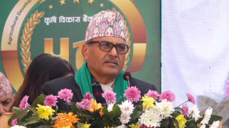 बैंकिङ् सिस्टममा अराजक गतिविधिहरु भइरहेको छ : गभर्नर अधिकारी