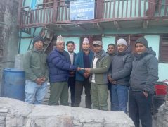 मुगुका विपन्न घर परिवारका बिरामीलाई नेपाल निजामती कर्मचारी संगठनको आर्थिक सहयोग