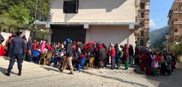 केएमसीको स्वास्थ्य टोली दोलखामा, छ सय बिरामीको निःशुल्क उपचार