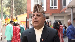 राप्रपाले पूर्वराजा ज्ञानेन्द्रलाई भ्रममा पारेर राजसंस्थालाई मागी खाने भाडो बनाए:राजेश अधिकारी
