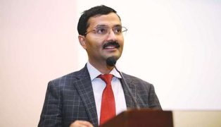 हात्तीलाई झोलामा कसरी हाल्ने? बद्रीजी, आउनोस् छलफल गरौँ : आरके शर्मा
