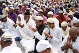 आज इद उल फित्र मनाउँदै इस्लाम धर्मावलम्बी, सरकारले दियो सार्वजनिक बिदा