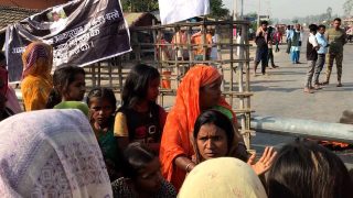 मृतक आँशुका परिवार र गाउँवासीहरु अनिश्चितकालिन धर्नामा