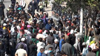 विद्युत प्राधिकरण अगाडि कुलमानका समर्थकहरूले गरे प्रदर्शन