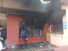 तोडफोडपछि राजावादीहरुले गरे नेकपा एसको केन्द्रीय कार्यालयमा आगजनी
