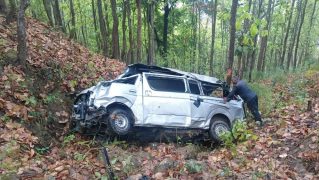 मकवानपुर गढीमा गाडी दुर्घटनामा २ जनाको मृत्यु, बालिकासहित १४ जना घाइते