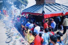 रामनवमीमा सरकारी पूजा गरिने खाँडादेवीमा दर्शनार्थीको भीड