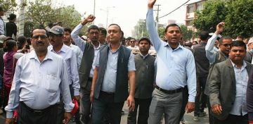 शिक्षक नेताहरूलाई वार्तामा सहभागी हुँदा आफ्नै आन्दोलनरत शिक्षकहरूबाट डरको सामना