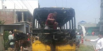 रुपन्देहीमा विद्यार्थी बोकेको एक निजी विद्यालयको बसमा आगलागी