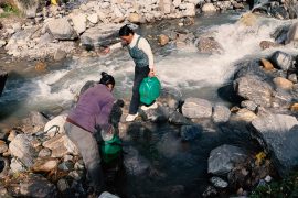 हुम्लाको तिलगाउँमा धमिलो खोलाको पानी पिउन बाध्य स्थानीय, बाढीले खानेपानी संरचना नष्ट