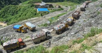 बञ्चरेडाँडा जाने काठमाडौंका २ सय फोहोर गाडी नुवाकोटमा रोकिए