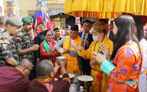 राष्ट्रपति पौडेलद्वारा बौद्ध ल्हाखाङ गुम्बामा पूजा-आराधना
