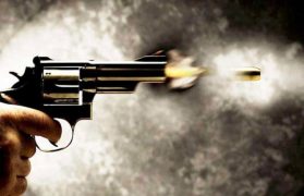 टोखामा लागुऔषध कारोबारीमाथि प्रहरीले चलायो गोली, दुई जना घाइते
