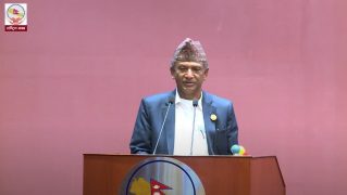अदालत गन्हाएको र सरकार भ्रष्टाचारमा डुबेको सांसद सुनारको आरोप