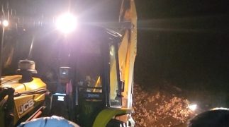 चन्द्रागिरिमा खसेको पहिरोले कार पुरियो