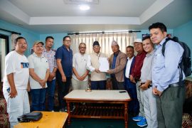 धरानका प्रमुख राजनीतिक दलहरूले प्रचण्डलाई ज्ञापनपत्र बुझाए