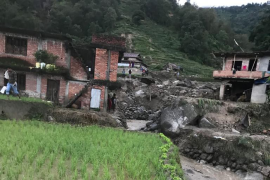 नुवाकोटमा बाढीले घरमा क्षति, श्रीमती बेपत्ता, श्रीमान घाइते