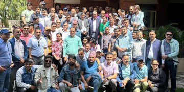 देउवा निवासमा कर्मचारी युनियनको प्रदर्शन, निजामती विधेयकमा ६ बुँदे माग