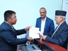एमालेको लेवी ओलीले तिरे