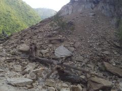 पहिराले उत्तर–दक्षिण कोशी राजमार्ग अवरुद्ध