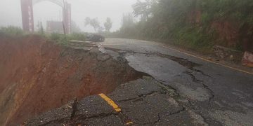 बाढी र पहिरोका कारण ८ ठाउँमा सडक पूर्ण अवरुद्ध