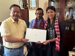 इँटाभट्टामा काम गर्दै ४ GPA ल्याउने गोमालाई मीनबहादुरले एमबीबीएससम्मको पढाइ सहयोग गर्ने