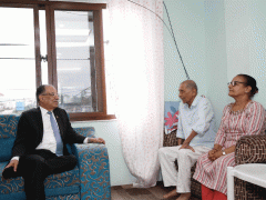 नेकपा नेता ‘प्रचण्ड’ र मोहन वैद्यबीच भेटघाट