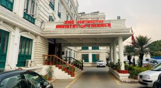 अर्थतन्त्रमा सार्वजनिक संस्थानको योगदान निरन्तर खुम्चँदो