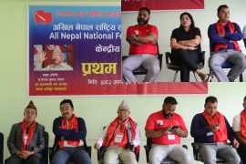 एकै कार्यक्रमको मञ्चमा माधव नेपाल र रामकुमारी झाँक्री