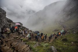 गोसाइँकुण्डमा स्नान गर्ने क्रममा दुई तीर्थालु बेपत्ता,खोज्न खटिए सेना