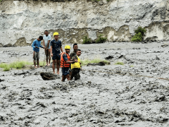 भेरी बाढीमा फसेका चार जना सुरक्षितरूपमा उद्धार